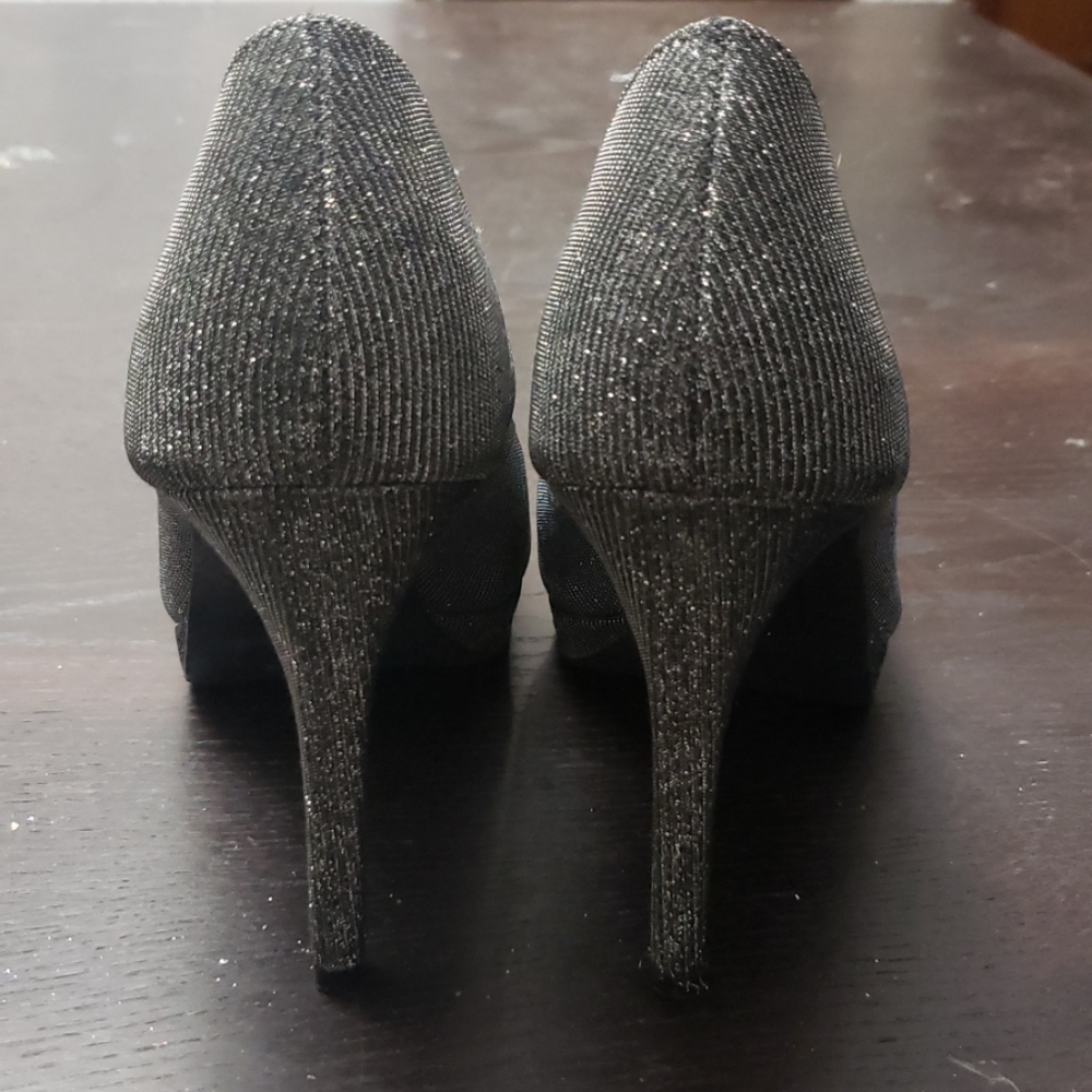 Heels - Picture 3 of 4